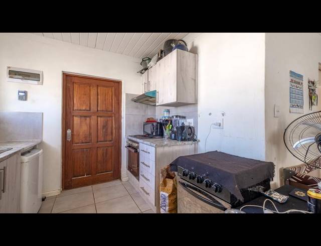 2 BEDROOM HOUSE FOR SALE IN GROENHEUWEL
